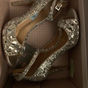 ConroyEmbellished Strap Pump
JEWEL BADGLEY MISCHKA